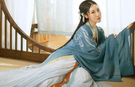 抖音台下人走过不见旧颜色是什么歌 歌曲《赤伶》演唱者及歌词介绍 抖音台下人走过不见旧颜色是什么歌 歌曲《赤伶》演唱者及歌词介绍