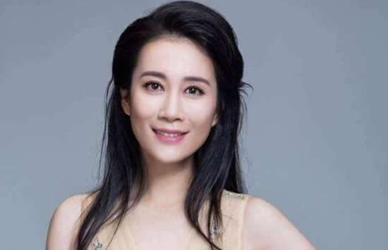 温峥嵘比赵薇小吗 温峥嵘为什么不火 温峥嵘比赵薇小吗 温峥嵘为什么不火