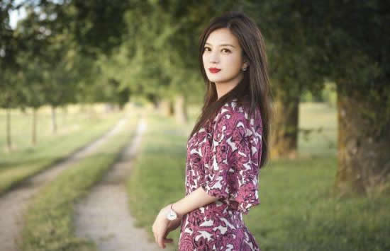 温峥嵘比赵薇小吗 温峥嵘为什么不火 温峥嵘比赵薇小吗 温峥嵘为什么不火