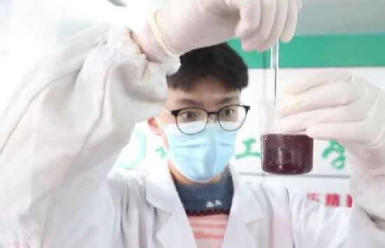 大二男生自制唇膏送女朋友 网友:穷和敷衍是两回事 大二男生自制唇膏送女朋友 网友:穷和敷衍是两回事