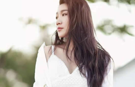 我又不是你的谁是什么歌 歌曲《曾经最美》演唱者及歌词介绍 我又不是你的谁是什么歌 歌曲《曾经最美》演唱者及歌词介绍