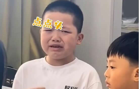 男孩上一秒偷笑下一秒哭出声 网友:不当演员真的是屈才了 男孩上一秒偷笑下一秒哭出声 网友:不当演员真的是屈才了