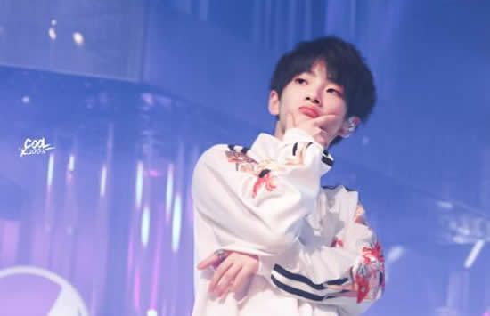 周震南原名叫什么 周震南应援色和应援口号是什么