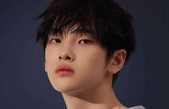 周震南原名叫什么 周震南应援色和应援口号是什么