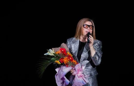 还有一个梦你我曾拥有什么歌名 歌名《甘心情愿》演唱者及歌词 还有一个梦你我曾拥有什么歌名 歌名《甘心情愿》演唱者及歌词