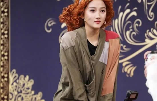 关晓彤说自己是在逃格格 继打工人之后再添新梗