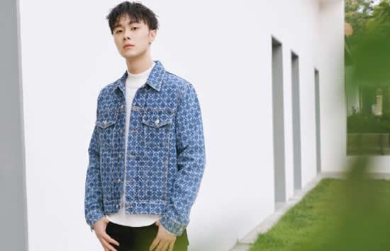 施柏宇杨孟霖什么关系 两人接吻照是怎么回事