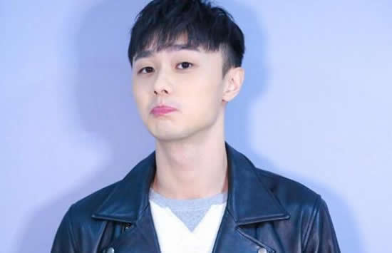 施柏宇女友是谁 施柏宇被爆同性恋是怎么回事