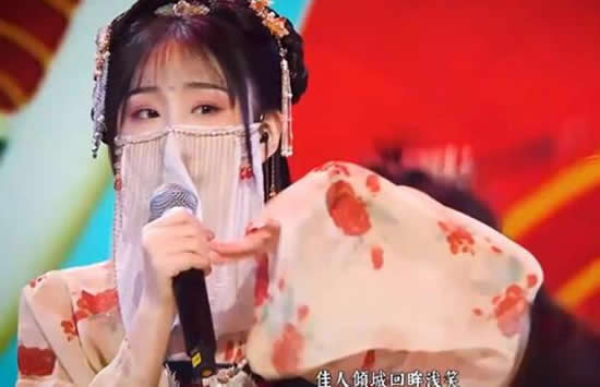 抖音笑看云烟风轻对酒山花开是什么歌 歌曲《笑看》演唱者及歌词介绍