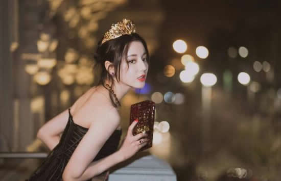 迪丽热巴是什么民族 迪丽热巴显赫家庭背景曝光 迪丽热巴是什么民族 迪丽热巴显赫家庭背景曝光