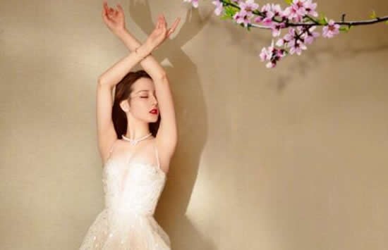 迪丽热巴个人资料简介及最新照片写真介绍 迪丽热巴个人资料简介及最新照片写真介绍