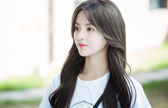 杨超越家境怎么样 杨超越真实家境被扒让人心疼 杨超越家境怎么样 杨超越真实家境被扒让人心疼