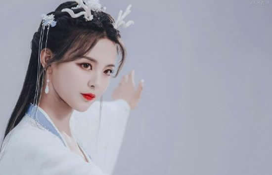 杨超越为什么这么火 看完这个后她不火都不行 杨超越为什么这么火 看完这个后她不火都不行