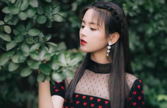 杨超越为什么这么火 看完这个后她不火都不行 杨超越为什么这么火 看完这个后她不火都不行