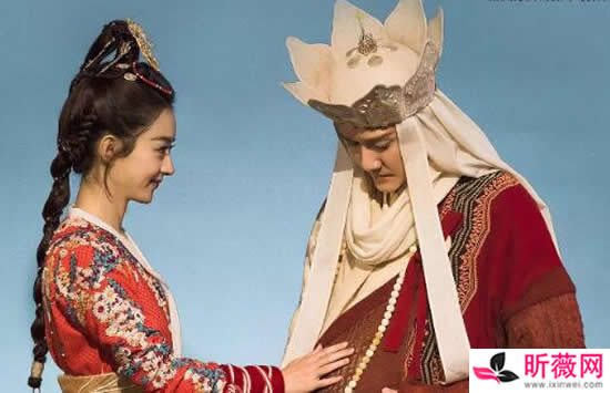 冯绍峰比赵丽颖大几岁啊 冯绍峰赵丽颖怎么走到一起的