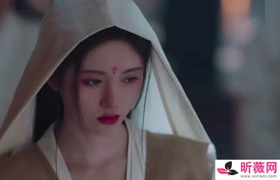 鞠婧祎演被绑架像咬化妆棉什么情况 丧礼上涂红嘴唇被指太出戏 鞠婧祎演被绑架像咬化妆棉什么情况 丧礼上涂红嘴唇被指太出戏