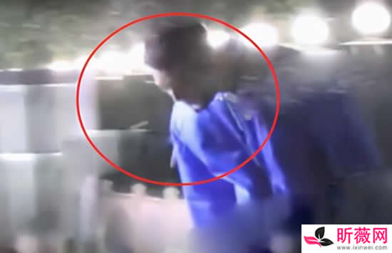 赖冠霖当街抽烟吐痰被痛批 赖冠霖道歉后评论区骂声一片