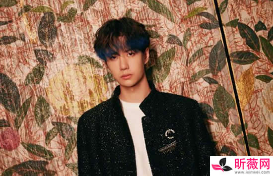 王一博家里很有钱吗 王一博家里是做什么的