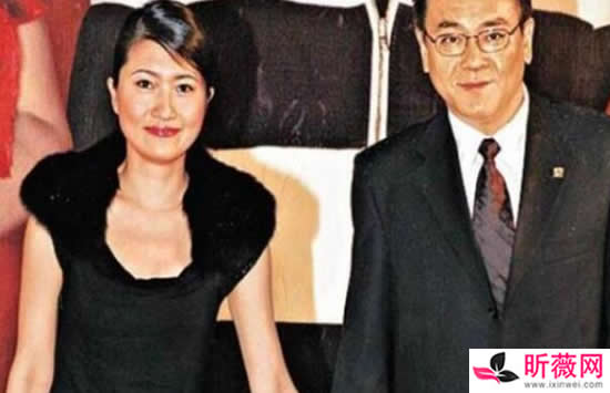 在网上并没有消息传出来,但是尔冬升已经有了女儿,想必是为了保护妻子