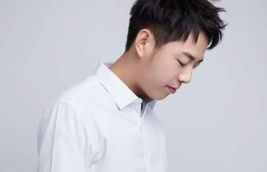 忘了吧就让一切随风吧是什么歌 歌曲《再见了》演唱者及歌词介绍 忘了吧就让一切随风吧是什么歌 歌曲《再见了》演唱者及歌词介绍