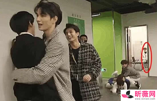 陈宥维被UNINE排挤是真的吗 一个细节就能看出真相