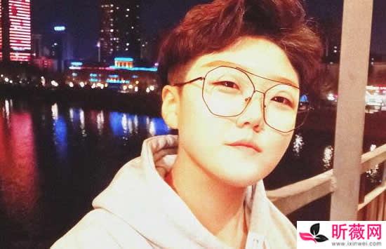 希望你也曾遗憾过最后却仍觉得值得是什么歌 歌曲《遗憾也值得》演唱者及歌词介绍