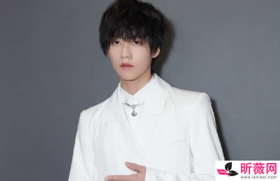 抖音我试着把孤独藏进耳机用琴键代替是什么歌 歌曲《茫》演唱者及歌词介绍 抖音我试着把孤独藏进耳机用琴键代替是什么歌 歌曲《茫》演唱者及歌词介绍