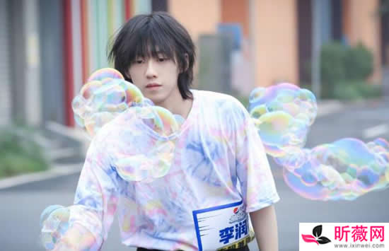 抖音我试着把孤独藏进耳机用琴键代替是什么歌 歌曲《茫》演唱者及歌词介绍 抖音我试着把孤独藏进耳机用琴键代替是什么歌 歌曲《茫》演唱者及歌词介绍