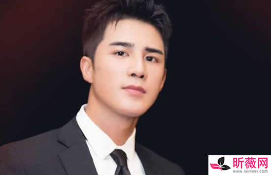 姜潮个人资料简介及老婆是谁