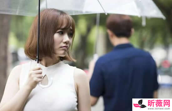 春的颜色不走进秋季有些爱情就经不起是什么歌 歌曲《错季》演唱者及歌词介绍