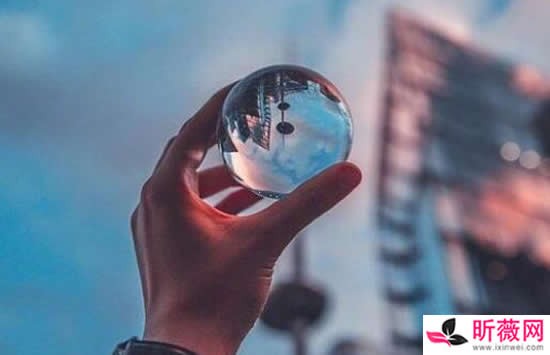 抖音你的回答像天空彩虹迎来雨下是什么歌 歌曲《落差》演唱者及歌词介绍