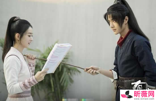 有翡片尾曲叫什么 有翡片尾曲《无华》演唱者及歌词介绍 有翡片尾曲叫什么 有翡片尾曲《无华》演唱者及歌词介绍