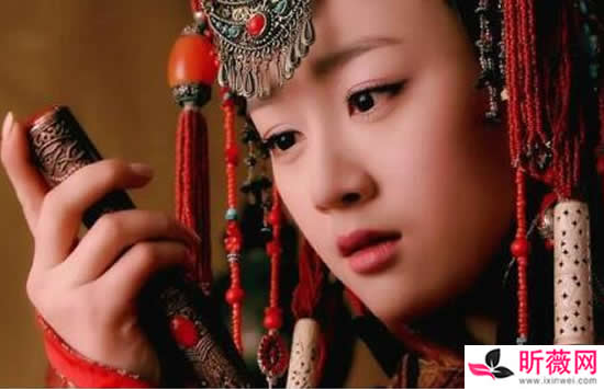 张檬整容前后照片对比 一张清纯女主脸变成了网红脸 张檬整容前后照片对比 一张清纯女主脸变成了网红脸