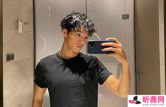 伍嘉成个人资料简介及最新图片介绍