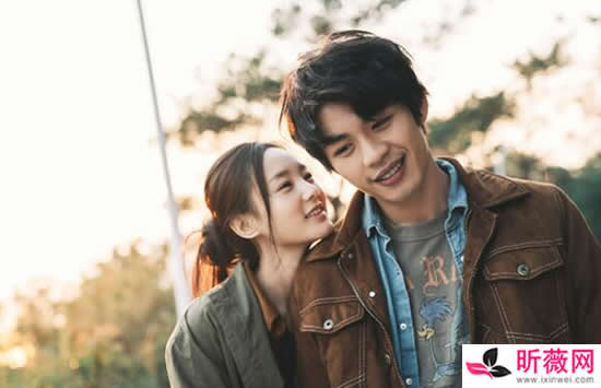 李一桐和李鸿其是情侣吗 两人怎么认识的什么时候在一起的 李一桐和李鸿其是情侣吗 两人怎么认识的什么时候在一起的