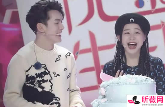 金靖李佳琦在一起了吗 李佳琦为金靖庆生是怎么回事