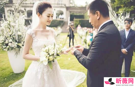 李小冉老公大她几岁 徐佳宁怎么敢娶李小冉?