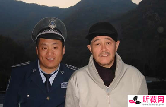 无论生活有多苦涩我依然是欢乐的是什么歌 歌曲《亲爱的姑娘》演唱者及歌词介绍