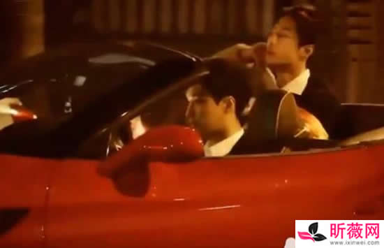 王一博红跑车事件怎么回事 这件事和肖战有什么关系 王一博红跑车事件怎么回事 这件事和肖战有什么关系