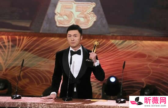 王浩信和陈自瑶婚变是否真的 王浩信获奖感谢陈自瑶遭黑脸