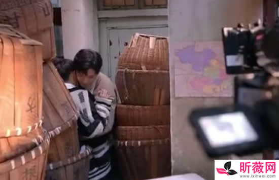 杨超越和侯明昊参加的综艺叫什么 杨超越侯明昊的吻戏是在第几期 杨超越和侯明昊参加的综艺叫什么 杨超越侯明昊的吻戏是在第几期