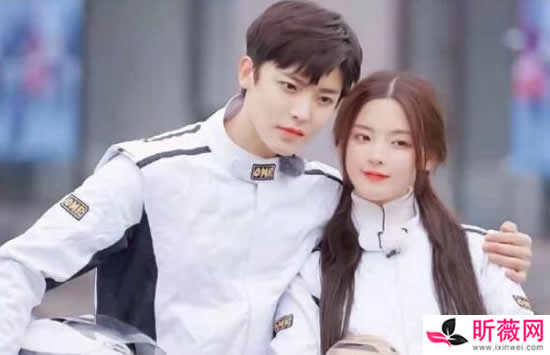 杨超越侯明昊什么关系 杨超越和侯明昊在一起了吗 杨超越侯明昊什么关系 杨超越和侯明昊在一起了吗