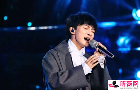 抖音你的衣衫破旧而歌声却温柔是什么歌 歌曲《化身孤岛的鲸》演唱者及歌词介绍 抖音你的衣衫破旧而歌声却温柔是什么歌 歌曲《化身孤岛的鲸》演唱者及歌词介绍