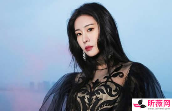 华晨宇张碧晨和女儿合影曝光 女儿中英文名曝光透露两人感情状态