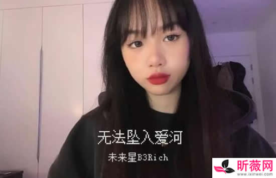 抖音我穿过所有浪漫银河所有城市烟火是什么歌 歌曲《你的轮廓》演唱者及歌词介绍