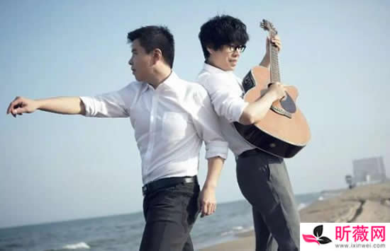 我多想回到家乡再回到她的身旁是什么歌 歌曲《在他乡》演唱者及歌词介绍 我多想回到家乡再回到她的身旁是什么歌 歌曲《在他乡》演唱者及歌词介绍