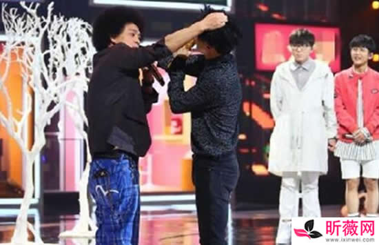 赵英俊和薛之谦什么关系 赵英俊和薛之谦节目中打架互撕头发是怎么回事