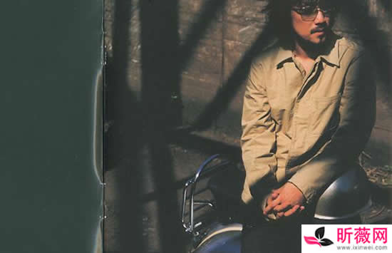 我难过的是放弃你放弃爱是什么歌 歌曲《我难过》演唱者及歌词介绍