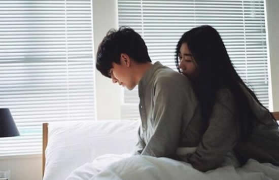 最期盼醒来有你在酣睡的被我叫醒是什么歌 歌曲《醒来有你》演唱者及歌词介绍