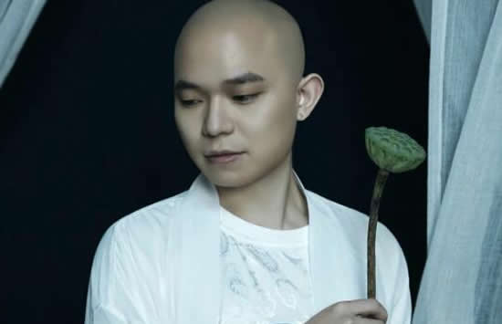 抖音前路漫漫雨纷纷谁在痴痴等是什么歌 歌曲《无期》演唱者及歌词介绍